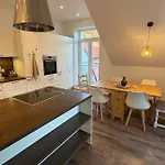 Penthouse With Roof Terrace - Central, Quiet Location Apartman
