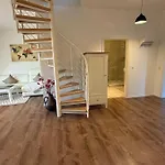 Penthouse With Roof Terrace - Central, Quiet Location Apartman