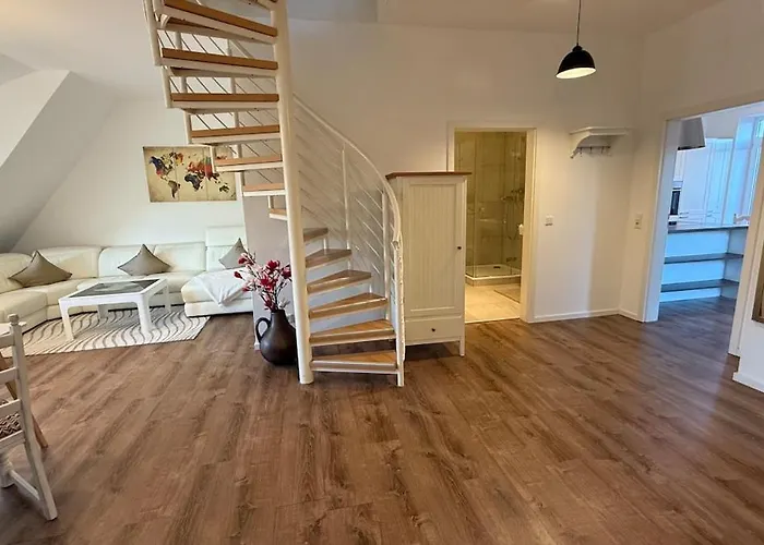 Penthouse With Roof Terrace - Central, Quiet Location 公寓